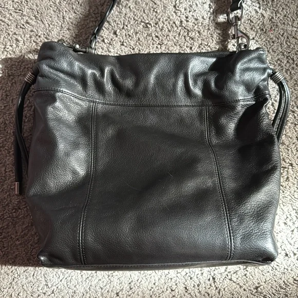 Elegant Black Leather Shoulder Bag - Picture 1 of 5
